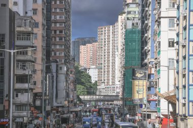hareketli şehir atmosferini yakalamak, yayaları göstermek...