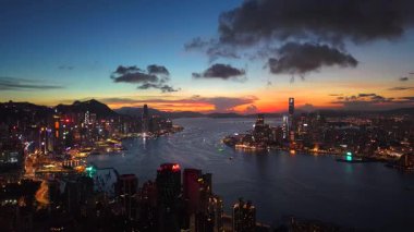 Iconic Victoria Harbour Skyline, Hong Kong Alacakaranlık, 31 Ağustos 2025