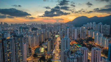 Şehir ve tapınak manzaralı Binbaşı Kowloon yolu.