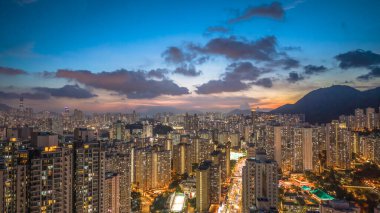 Şehir ve tapınak manzaralı Binbaşı Kowloon yolu.