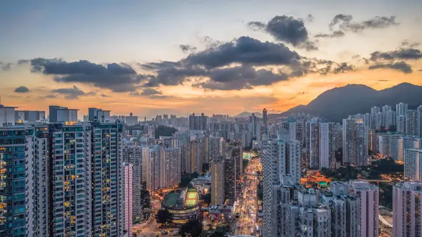 Şehir ve tapınak manzaralı Binbaşı Kowloon yolu.