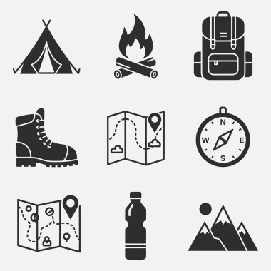 Kamp yapmak ve yürüyüş yapmak için bir takım ikonlar