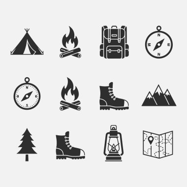 Kamp yapmak ve yürüyüş yapmak için bir takım ikonlar