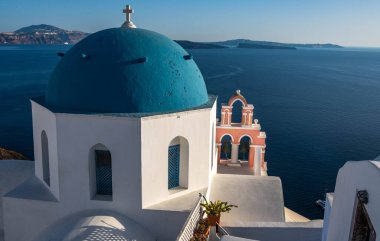 Santorini adasındaki Oia kasabasındaki Rum Ortodoks Kilisesi