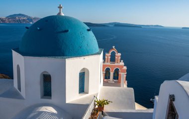 Santorini adasındaki Oia kasabasındaki Rum Ortodoks Kilisesi