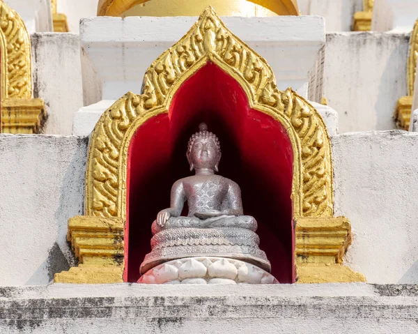 Άγαλμα Του Βούδα Ένα Ναό Στο Mae Sot Ταϊλάνδη — Φωτογραφία Αρχείου