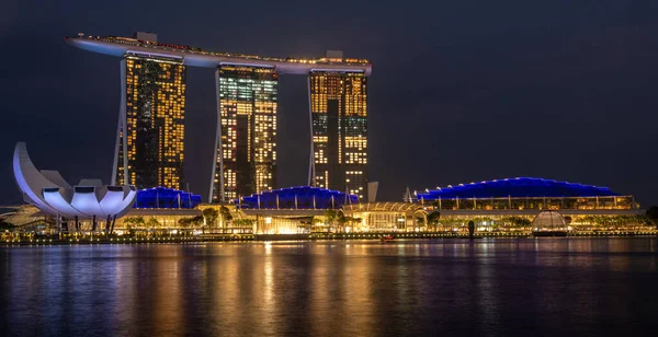 Nattutsikt Över Singapores Strand Vid Marina Bay — Stockfoto