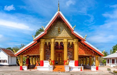 Luang Prabang Laos 'taki Wat Hosian Voravihane Budist Tapınağı' ndaki büyük tapınak.