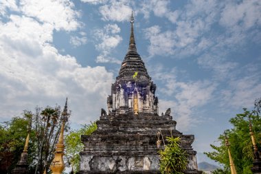 Luang Prabang Laos 'taki Wat Hosian Voravihane Budist Tapınağı' nda tarihi bir stupa