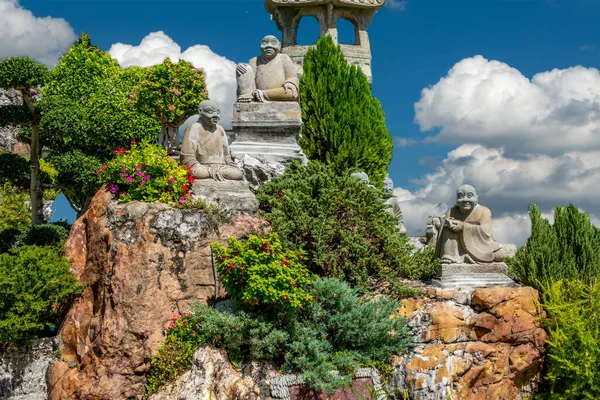 Αγάλματα Στο Ορόσημο Wat Suthat Βουδιστικός Ναός Στην Μπανγκόκ — Φωτογραφία Αρχείου