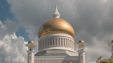 Borneo Adası 'ndaki Bandar Seri Begawan Brunei' deki Omar Ali Seydidin 'in dışı.