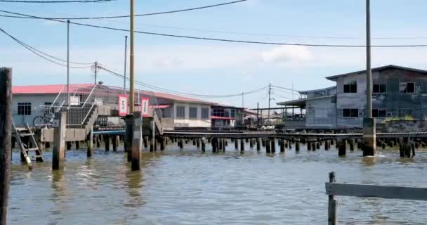 Bandar Seri Begawan Yakınlarındaki Kampong Ayer Köyünde Brunei Nehri — Stok video