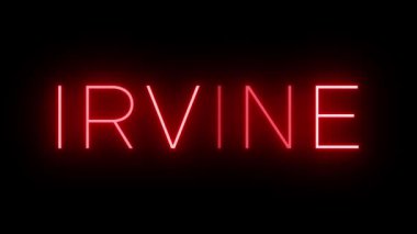 IRVINE için siyah bir arkaplanda parlayan yanıp sönen kırmızı retro tarzı neon tabela