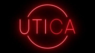 UTICA için siyah bir arkaplanda parlayan yanıp sönen kırmızı retro tarzı neon tabela