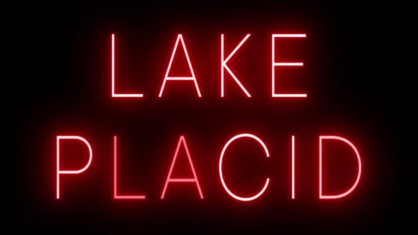 赤いレトロスタイルのネオンサインは Lake Placidの黒い背景に輝いています — ストック動画