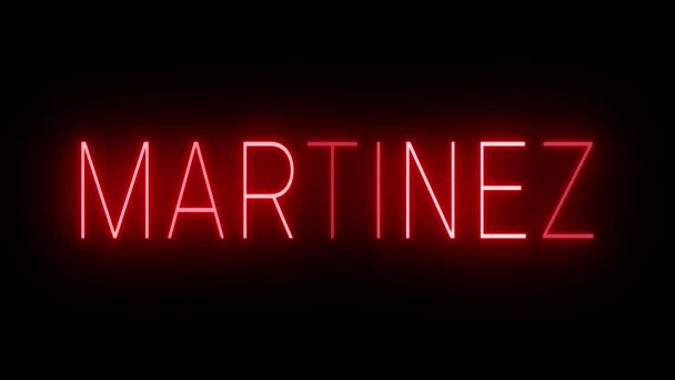 赤いレトロスタイルのネオンサインは Martinezの黒い背景に輝いています — ストック動画