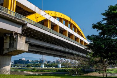 Taipei 'deki Keelung Nehri' ni geçen ilk MacArthur Köprüsü.