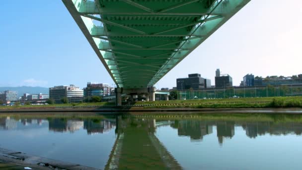 Taipei Şehir Merkezindeki Keelung Nehri Geçen Kinci Macarthur Köprüsü Nün — Stok video