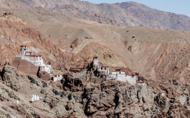 Kuzey Hindistan 'da 1680 yılından kalma tarihi Basgo Budist Manastırı