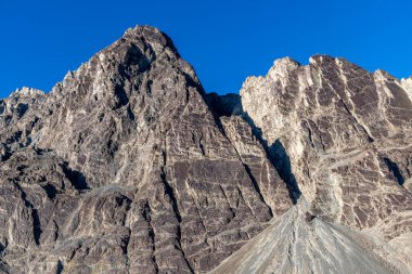 Kuzey Hindistan 'daki Nubra Vadisi' nde Himalayalar 'ın büyük dağları.