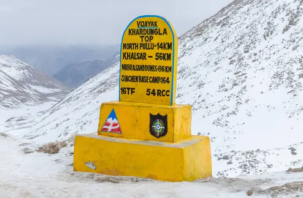 stock image Summit of the Khardung La pass in the Himalayas, at 17,582 feet one of the world's highest elevation roads