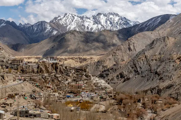 Kuzey Hindistan 'ın Ladakh bölgesinde tarihi Lamayuru Budist Manastırı