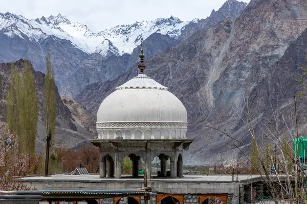 Egy Kis Mecset Kupolája Észak Indiai Kasmír Faluban Turtuk Ban Jogdíjmentes Stock Fotók