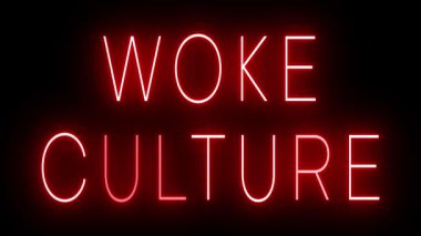 Yanıp sönen kırmızı retro tarzı neon işareti WOKE CULTURE için siyah bir arkaplan üzerinde parlıyor