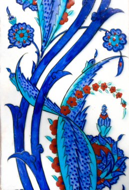Osmanlı el yapımı çiçek desenli Iznik fayansları.