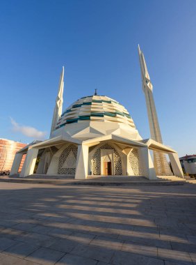 İstanbul, Türkiye 'deki Marmara Üniversitesi İlahiyat Fakültesi' nin dış görünümü.