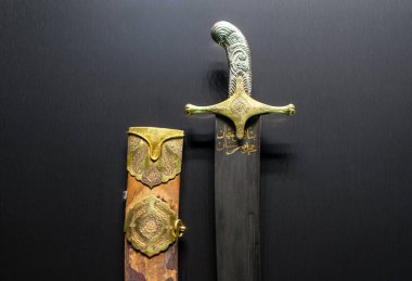 İstanbul Topkapı Sarayındaki silah koleksiyonundan antik Osmanlı Kılıcı.