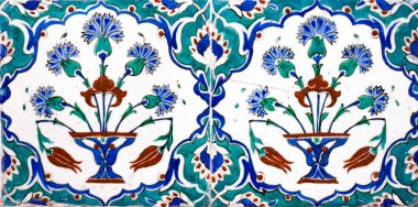 Türkiye 'nin İstanbul kentinde 16. yüzyıldan kalma Topkapı Sarayı' nın el yapımı Türk fayansları.