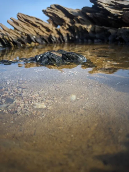 Πέτρες Κοντά Στο Ποτάμι Στην Παραλία — Φωτογραφία Αρχείου