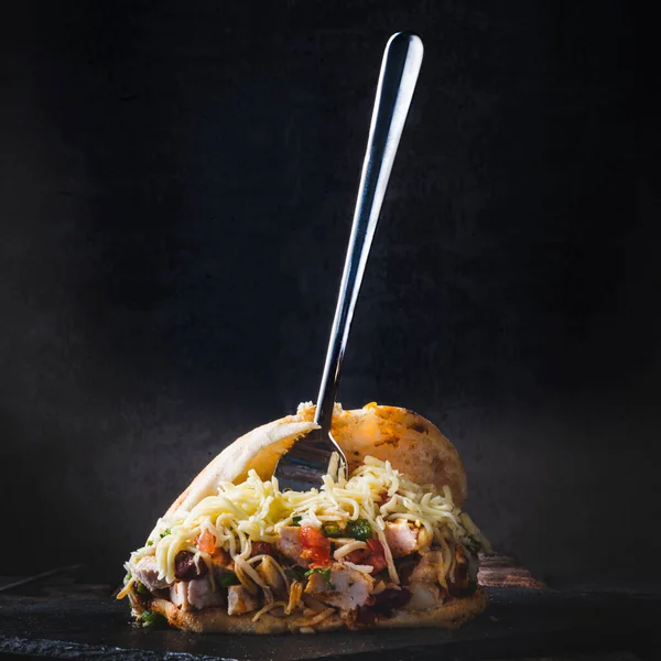 Peynirli ev yapımı tavuk çorbası.