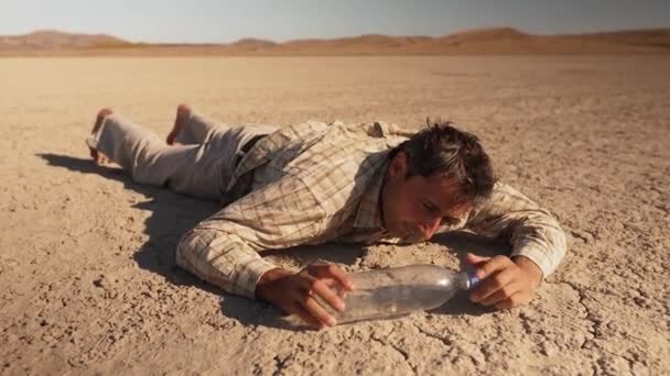 Tired Man Drinking Water Desert — Stock Video