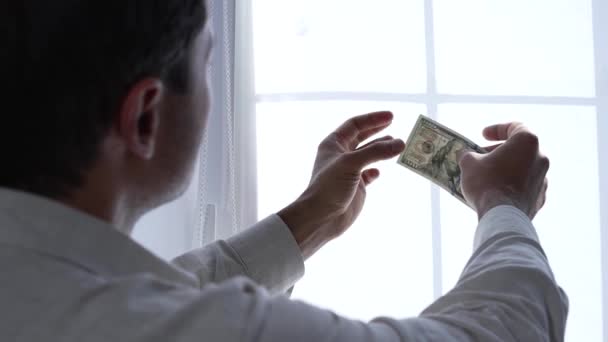 Експерт Автентифікує Банкноту 100 Доларів Фальшива Концепція Грошей — стокове відео