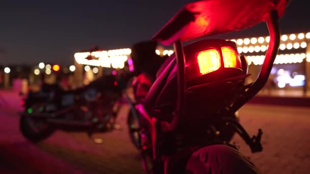 Motocykl Drodze Nocy — Wideo stockowe