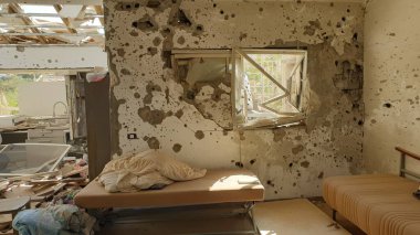 BE'ERI (BEERI), ISRAEL. 22 Ekim 2023. Hamas 'ın 7 Ekim' de İsrail 'in Gazze sınırındaki Be' eri kentine düzenlediği terörist saldırısından sonra. En az 1200 kişinin ölümüne yol açtı. Düzenleyici resim.