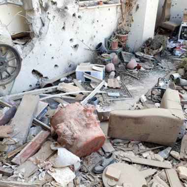 BE'ERI (BEERI), ISRAEL. 22 Ekim 2023. Hamas 'ın 7 Ekim' de İsrail 'in Gazze sınırındaki Be' eri kentine düzenlediği terörist saldırısından sonra. En az 1200 kişinin ölümüne yol açtı. Düzenleyici resim.