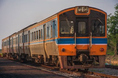 Tayland 'da demiryolunda dizel tren..