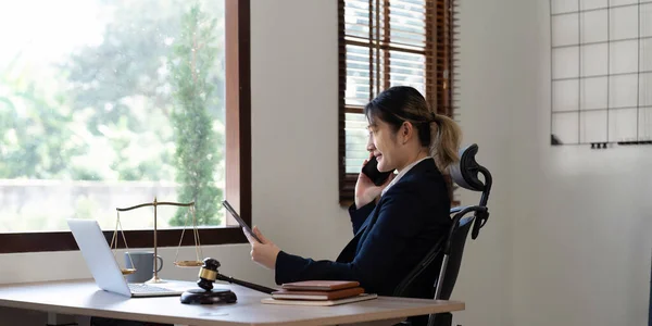 Attractive Young Lawyer Office Business Woman Lawyers Call Phone Office —  Fotos de Stock