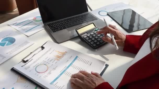 Senior Woman Accountant Calculations Analyzing Financial Graph Data Calculator Laptop — стоковое видео