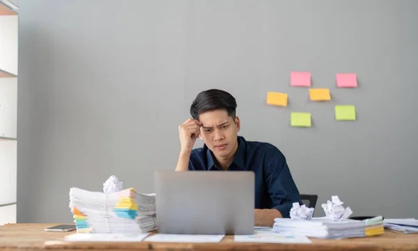 Young Stressed Businessman Working Office Angry Businessman Too Much Work — Φωτογραφία Αρχείου