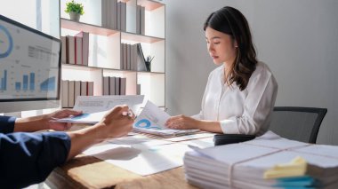 İş adamlarının iş büyümesini planlamak, analiz etmek ve planlamak için bir araya gelmesi.