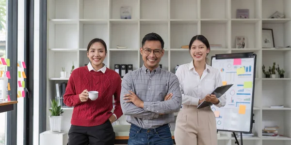 Groep Van Succesvolle Multi Etnische Jonge Business Aziatische Team Functie — Stockfoto