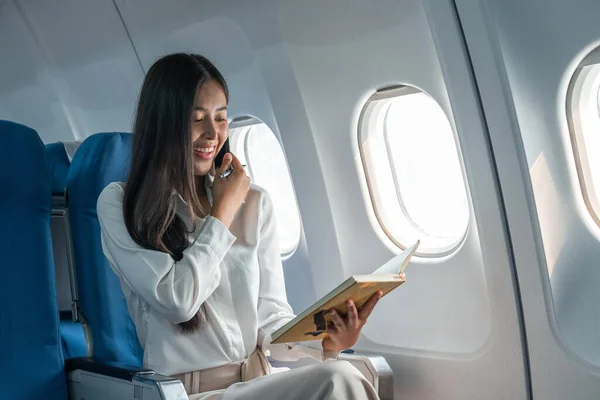 Business Young Asian Woman Talking Phone Data Financial Report Airplane — Stock Photo, Image