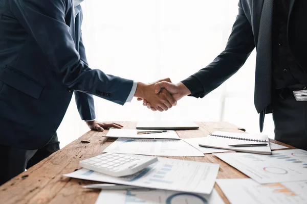 Geschäftsleute Partnerschaft Beim Händeschütteln Während Eines Meetings Büro Erfolg Umgang — Stockfoto