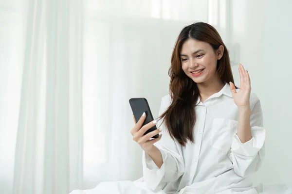 Young Woman Video Calls Family Friends Bedroom — Stock Photo, Image