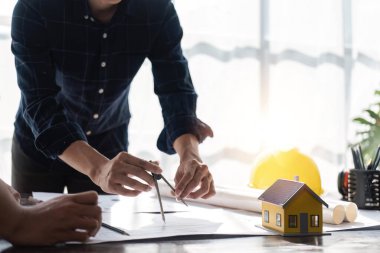 Mühendis takımı tasarım evi, modifikasyon planı, inşaat projesi oluşturulması ve müşteri gereksinimlerine göre ilave edilmesi.