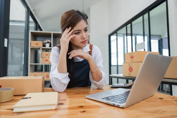 Small Online Business Owner Asian Woman Wearing Apron Stressed Headache — Stock Photo, Image